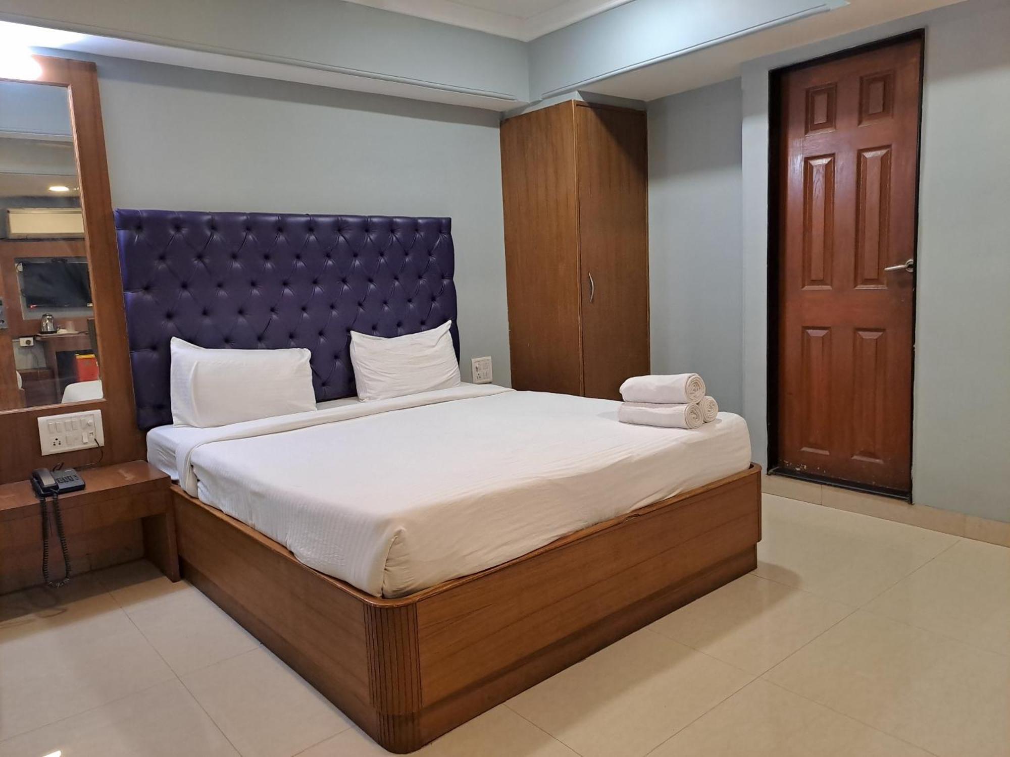 Hotel Cruz Royale มุมไบ ภายนอก รูปภาพ